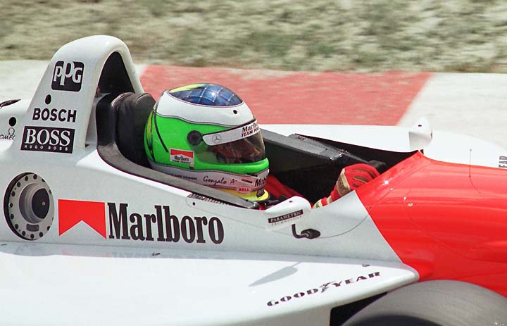 rodriguez3.jpg (55289 bytes)